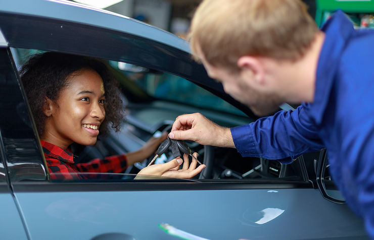 Mechanic handing keys to client